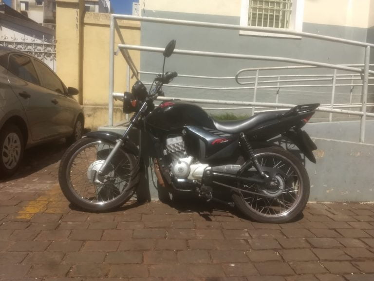 Policial atira no ladrão em tentativa de assalto