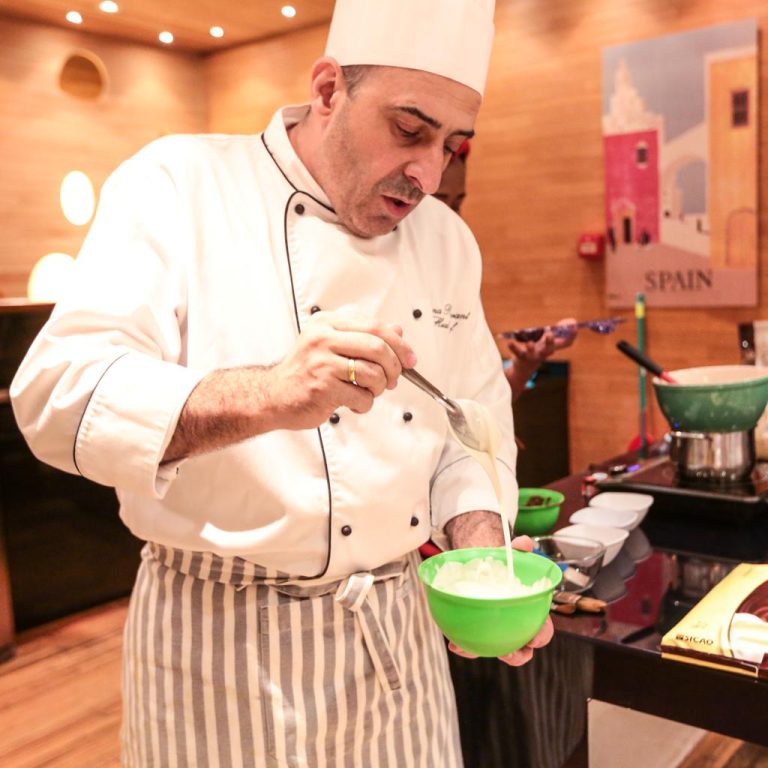 Oficina gratuita de ovos de Páscoa é a atração do Espaço Gourmet Ribeirão Shopping neste mês de março