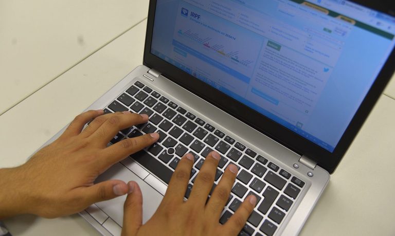 Mais de 5,6 milhões recebem restituição do Imposto de Renda nesta segunda