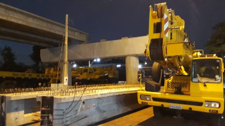 Viaduto da avenida Maria de Jesus Condeixa começa a receber vigas de 22 toneladas