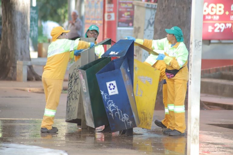 Coordenadoria de Limpeza Urbana higieniza Calçadão de Ribeirão Preto