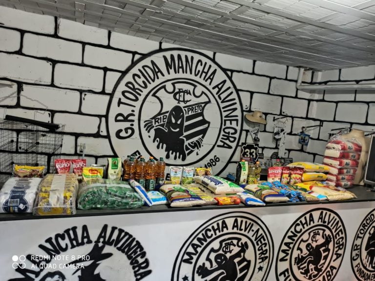 Torcedores do Comercial realizam ação solidária para doação de cestas básicas