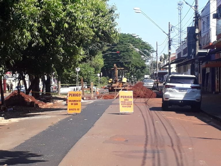 Vídeo | Adutora rompe e gás natural vaza na Avenida do Café