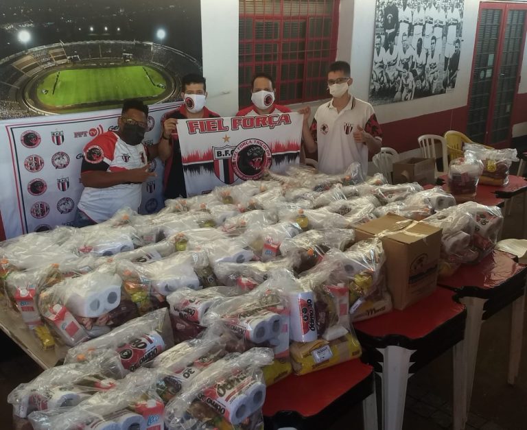 Fiel Força Tricolor realiza ação solidária e faz doação de 800 kg de alimentos