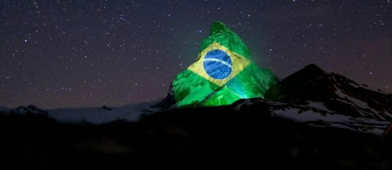 Suíça projeta bandeira do Brasil em montanha e deseja força ao país para vencer o Covid – 19