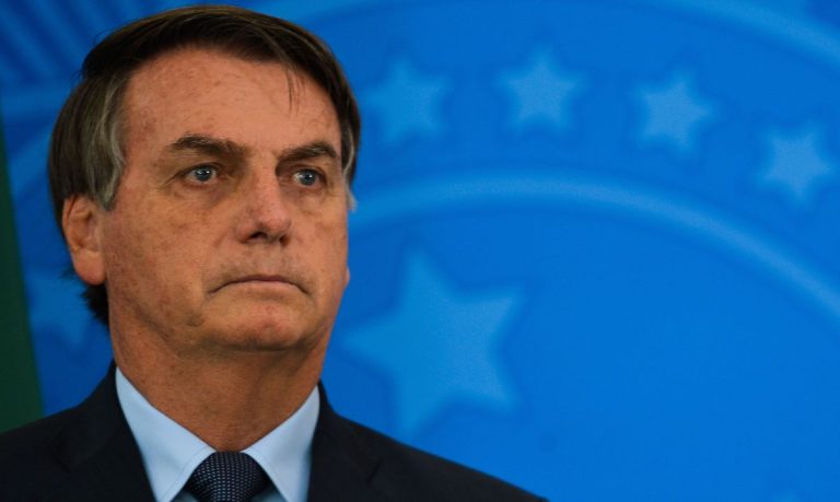 Jair Bolsonaro sanciona MP da renda básica emergencial
