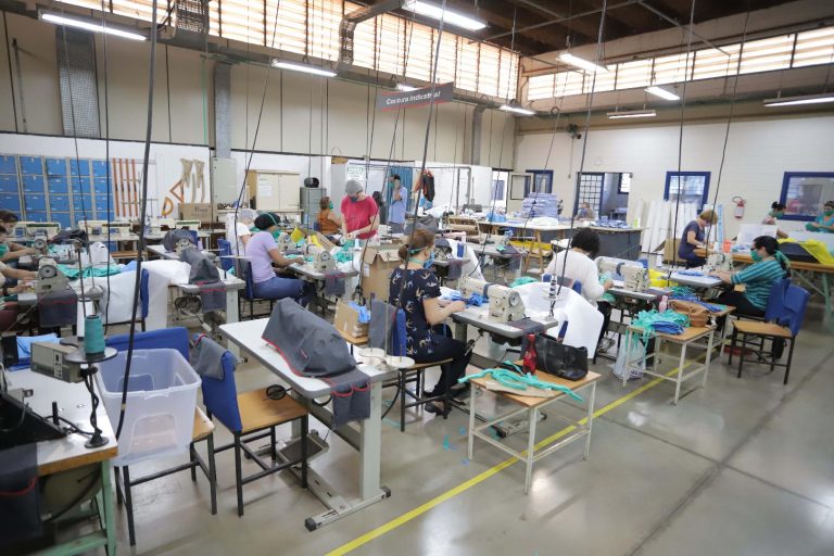 Ribeirão Solidária reforça campanha para produção de máscaras e aventais