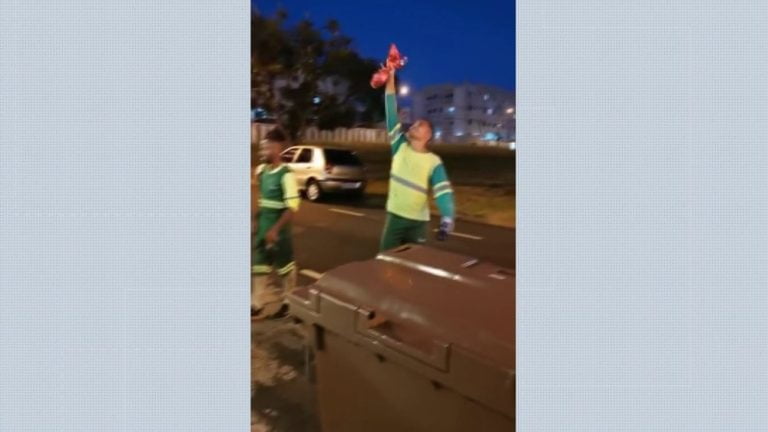 Coletores de lixo são presenteados com ovos de Páscoa em Franca