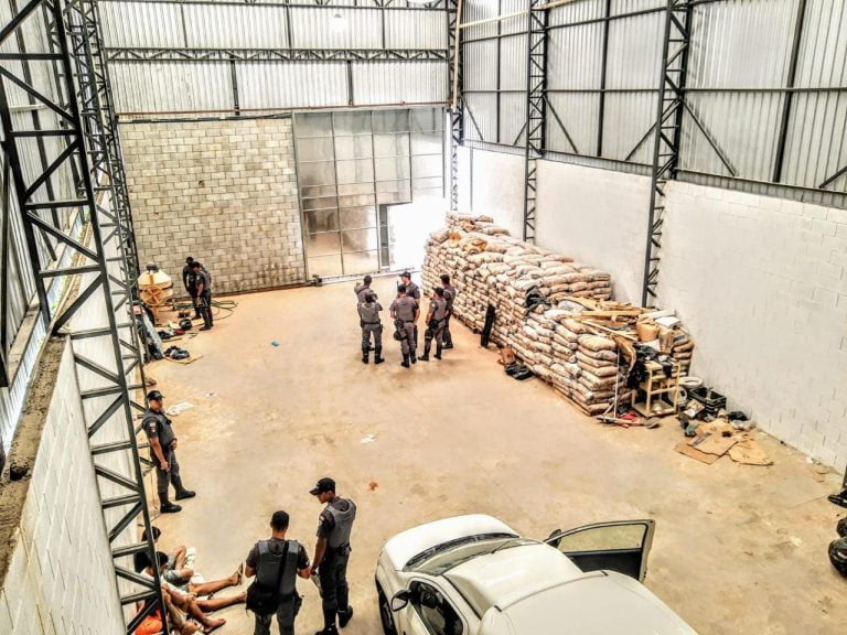 “Padaria moderna” do PCC fazia 900 papelotes de cocaína por minuto