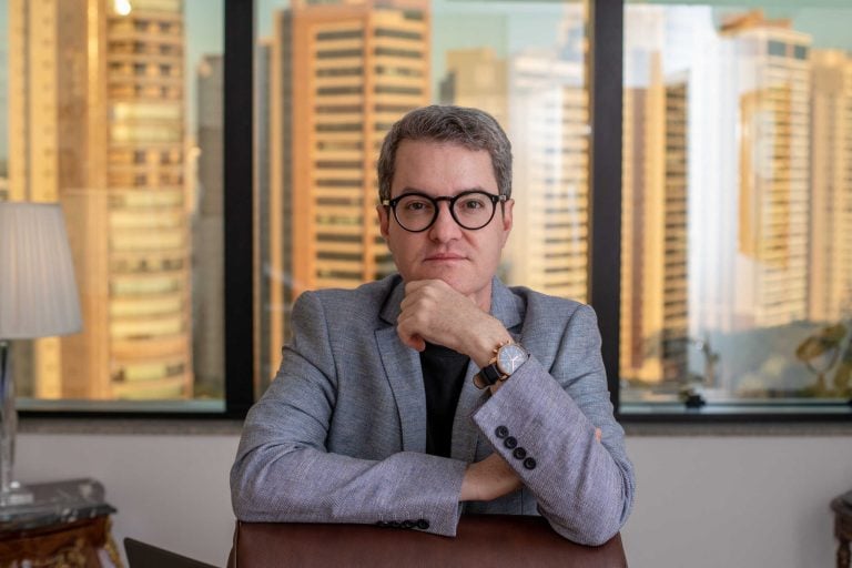 Médico alerta para agravamento de doenças de pele causadas por estresse pelo isolamento social