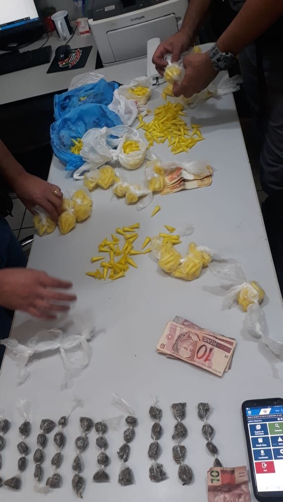 Polícia Militar apreende 669 pinos de cocaína e 40 porções de maconha em Serrana