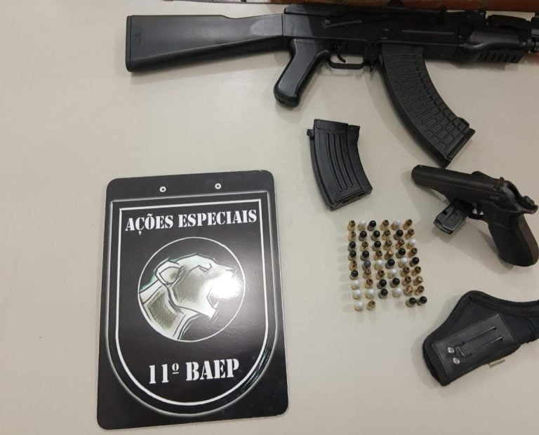 Motorista é preso com réplica de fuzil  AK 47 na rodovia Cândido Portinari