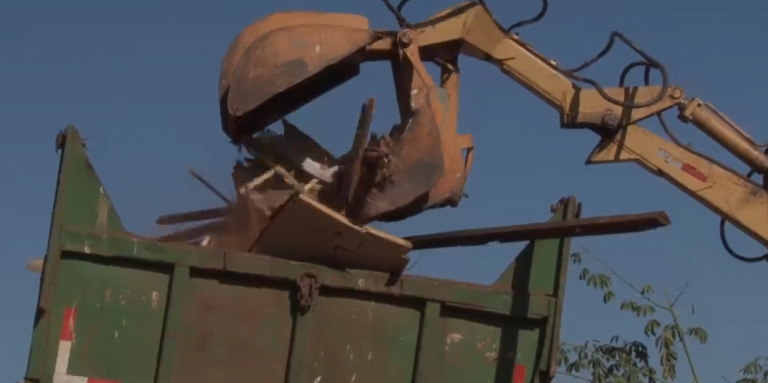 GCM e Fiscalização Geral fazem derrubada de moradias  na comunidade das mangueiras