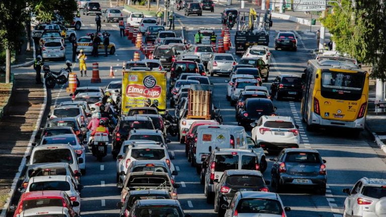 SP: isolamento reduz poluição e incidência de raios cai na capital
