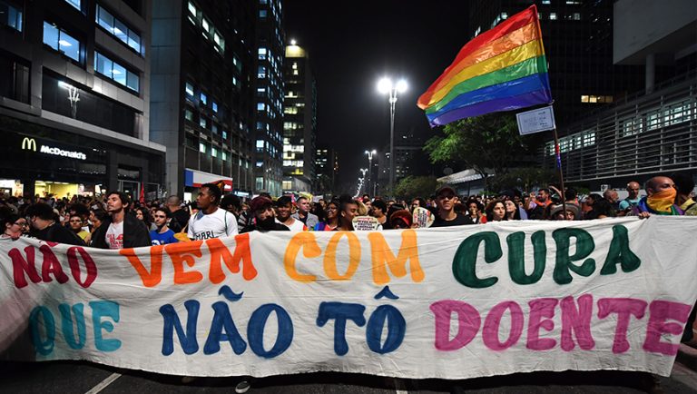 STF proíbe tratamentos para ‘cura gay’ no Brasil