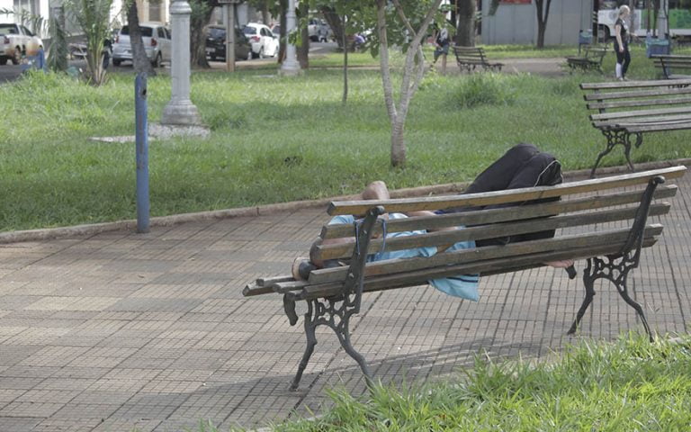 Andarilha testa positivo para Covid-19 e permanece nas ruas de Ribeirão Preto; OAB cobra explicações