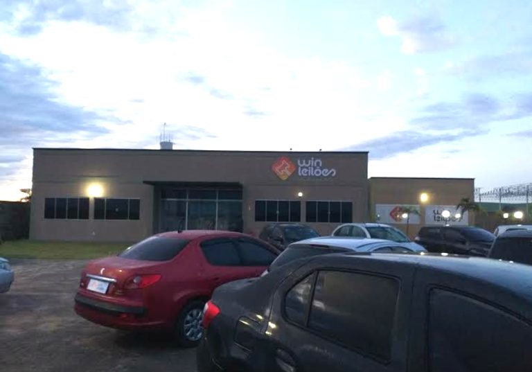 Criminosos roubam veículos em empresa de leilões de Ribeirão na Abraão Assed