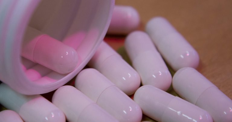 Novo processo ampliará produção nacional de antiviral que pode reduzir tempo de internação por covid-19