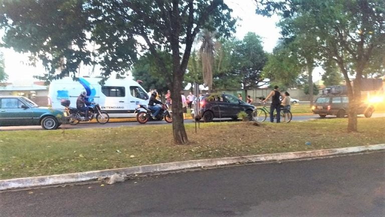 Agentes prestam socorro à vítima de atropelamento em Jardinópolis