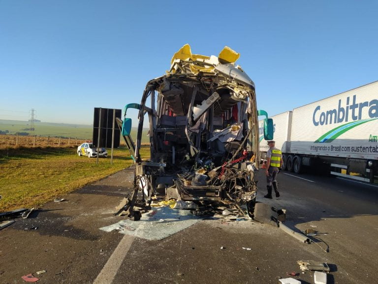Acidente envolvendo um ônibus e caminhão tanque deixa seis vítimas em rodovia da região