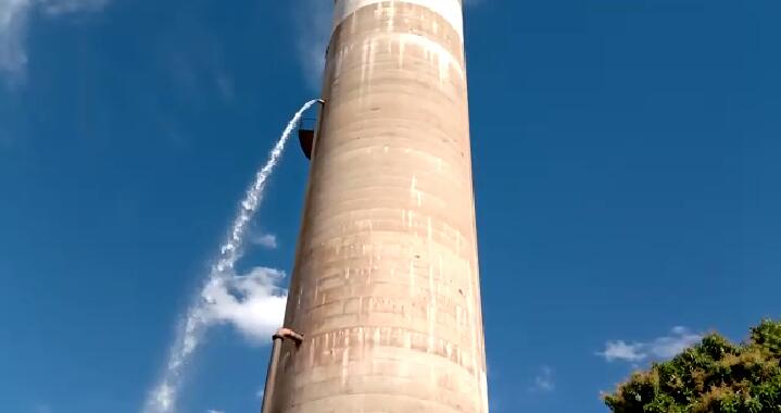 Moradores flagram desperdício de água limpa em caixa d’água da Daerp na Vila Virgínia