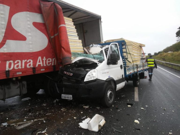 Caminhoneiro fica em estado grave após acidente na Anhanguera