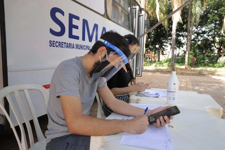 Centro Pop realiza cadastro na Praça Schmidt para refeições gratuitas no Bom Prato