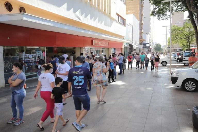 Prefeitura diz ter fechado duas lojas que abriram durante a zona vermelha