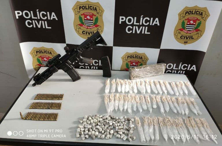 Polícia Civil de Ribeirão Preto apreende fuzil e drogas em terreno na zona Leste