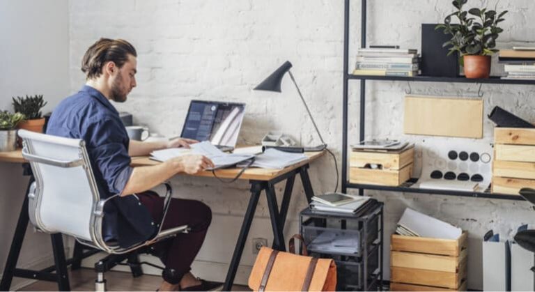 Saúde mental no trabalho: especialista dá dicas de como se manter saudável