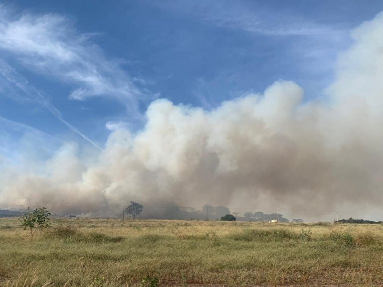 Vídeo | Incêndio causa nuvem de fumaça e assusta moradores em Ribeirão
