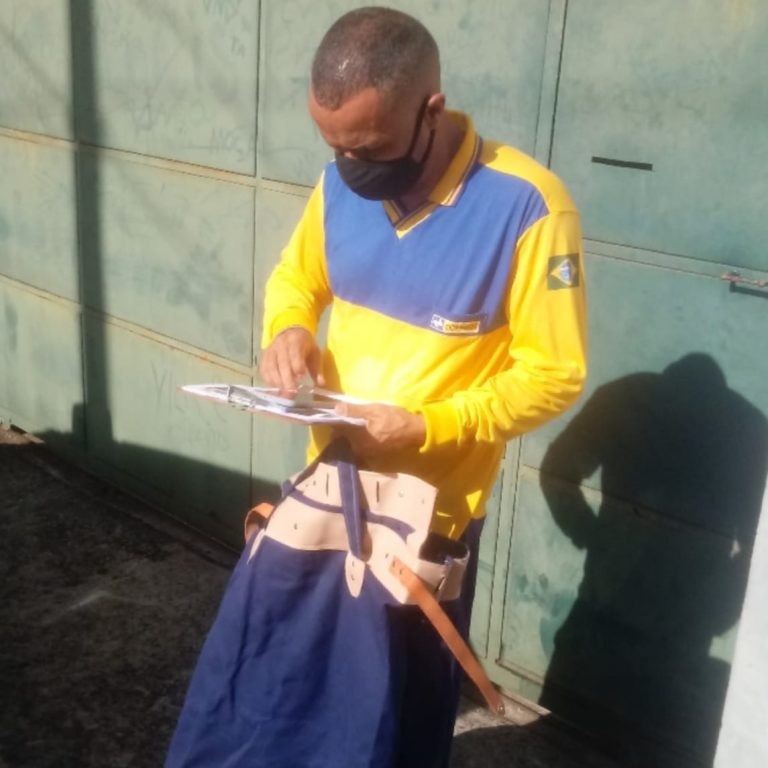 “Sherlok Holmes” caipira localiza foragido, se disfarça de carteiro e faz prisão na capital