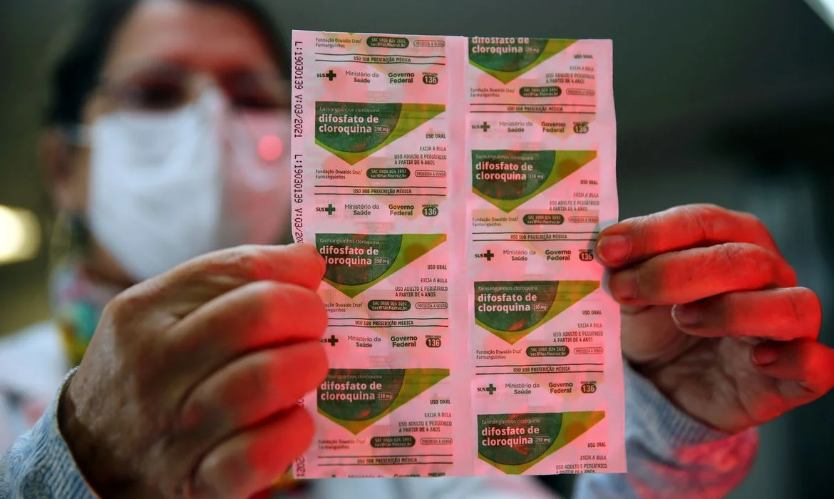 Quatro em cada dez brasileiros usaram remédios sem eficácia contra a Covid, diz estudo