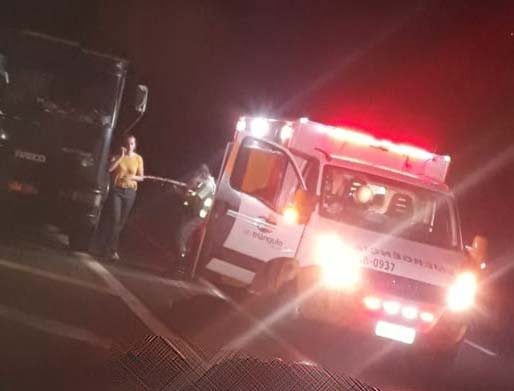 Caminhoneiro tenta trocar pneu e é atropelado na rodovia Faria Lima