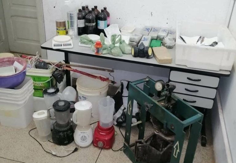 Refinaria de cocaína é desmantelada por policiais da ROCAM
