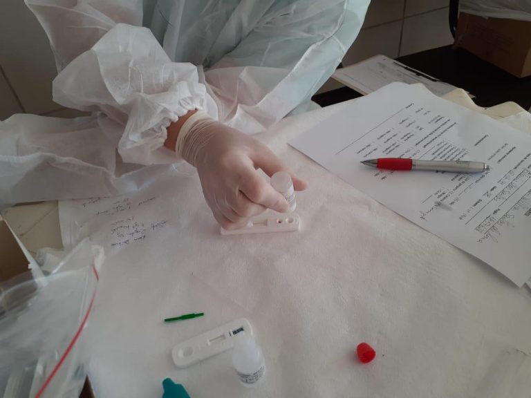 Para acabar com fila de exames de covid-19, prefeitura faz parceria e aposta em robôs