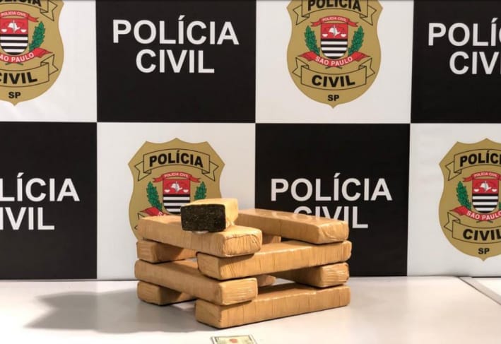Deic de Ribeirão Preto flagra homem armazenando drogas em casa