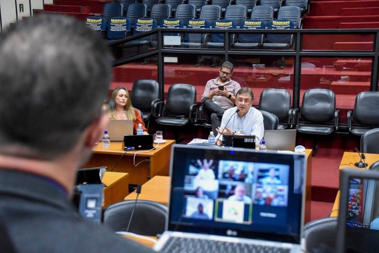 Scarpelini crítica secretária da Administração em depoimento da CPI das Ambulâncias