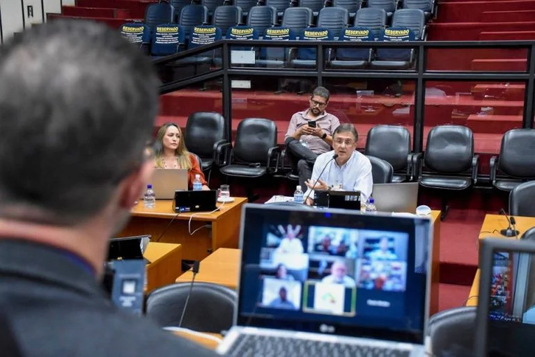 Scarpelini crítica secretária da Administração em depoimento da CPI das Ambulâncias