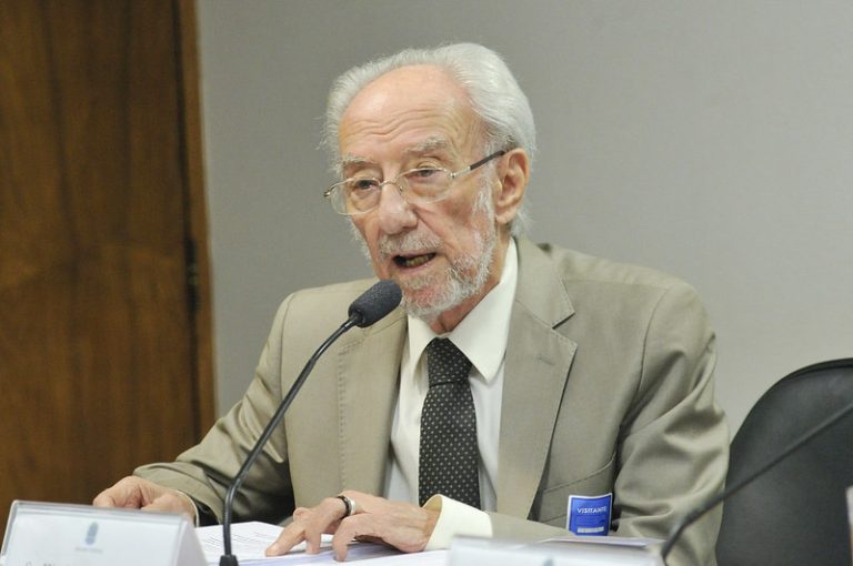 Morre o jornalista Washington Novaes, aos 86 anos