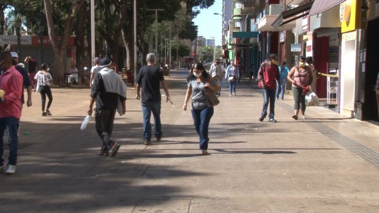 Vídeo| Ribeirão vive expectativa de sair do “vermelho” mas possibilidade preocupa pesquisador