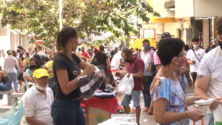 Vídeo | Aglomeração no calçadão de Ribeirão pode impactar nos casos de Covid-19 daqui 2 semanas