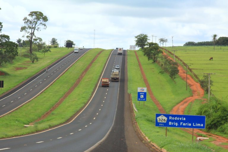 Comerciante dirige pelo acostamento, atropela e mata bebê de um ano em rodovia da região