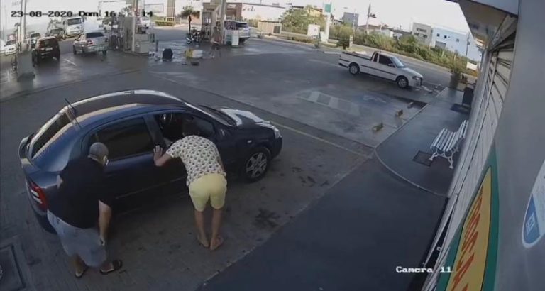 Vídeo | Suboficial da reserva da Marinha é assassinado com a própria arma ao tentar separar briga