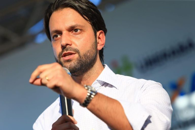 Secretário de Transportes de SP é preso em operação da PF contra irregularidades na Saúde