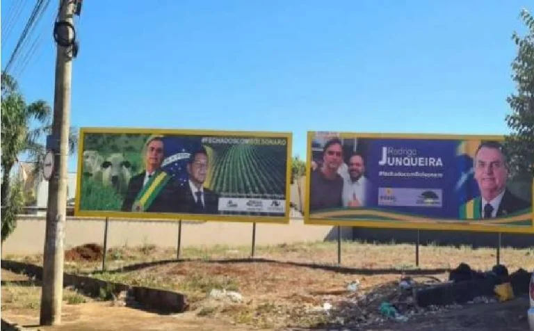 Psol vê propaganda irregular do PSL em outdoor e faz representação contra partido no Ministério Público