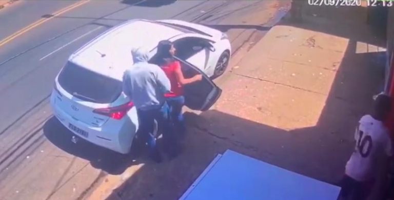 Vídeo | Assaltantes agridem mulher de 23 anos em tentativa de sequestro na zona Norte de Ribeirão Preto