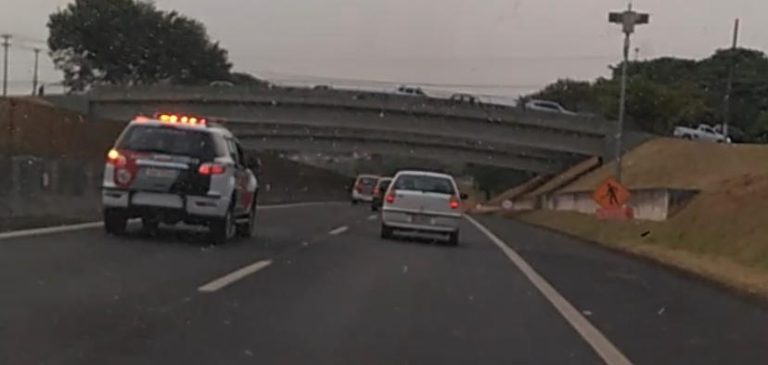 Vídeo | Perseguição policial termina com dois traficantes presos na rodovia Cândido Portinari