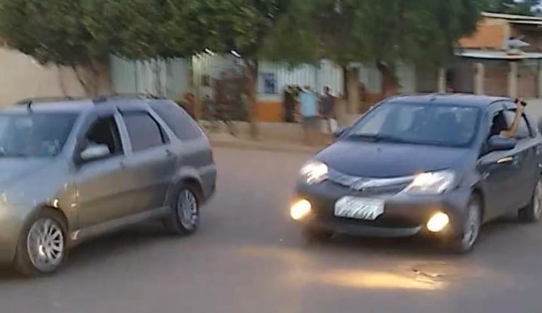 Suspeito de roubar carro morre durante troca de tiros com policiais após perseguição em cidade da região