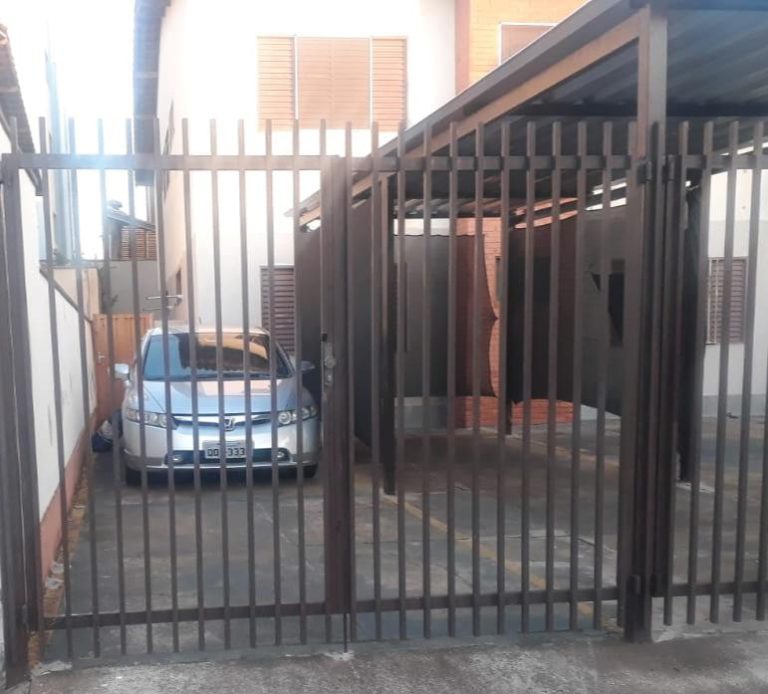 Mulher é presa após ex-namorado deixar carro roubado em sua residência na zona Leste de Ribeirão Preto